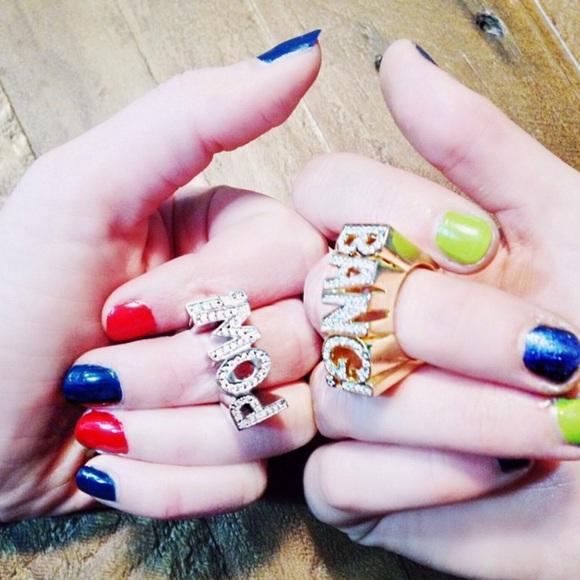 Noir Jewelery DC Comics Pow Ring in Gold NEW - Picture 1 of 3